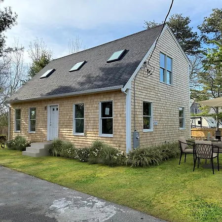 New Four Bedroom Home Near Town And Beach